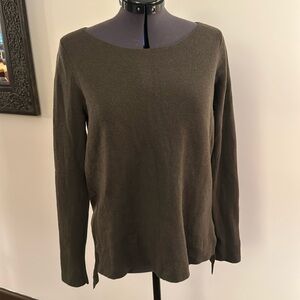 Vince. 100% wool sweater
